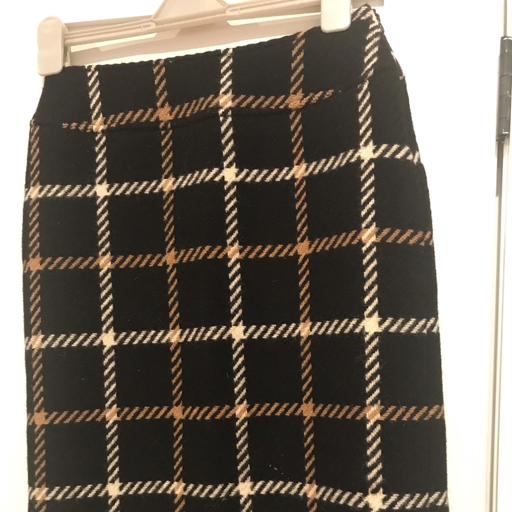 Dolce & Gabbana skirt %100 wool